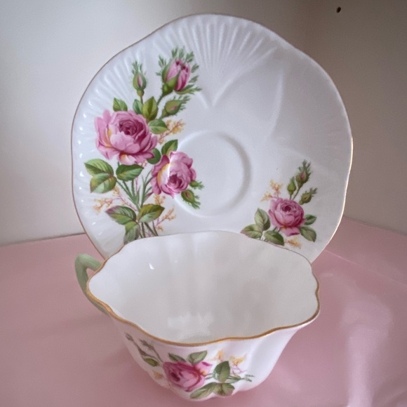 EUC Vtg Shelley Fine Bone China Teacup and Saucer in the Pattern “Rambler Rose” - Picture 4 of 12